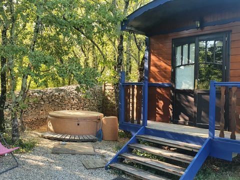 LODGE 3 personnes - Roulotte ( Séjour Premium ) climatisée/ tout inclus version luxe avec Spa privatif / 2 pers inclus