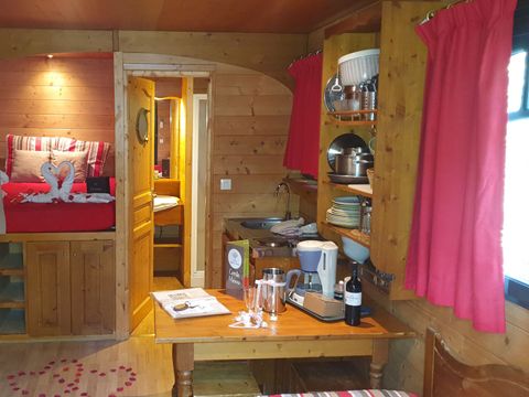 LODGE 2 personnes - Roulotte (Séjour Nuit d'Amour )  climatisée / Spa privatif et ambiance Romantique / 2 pers inclus