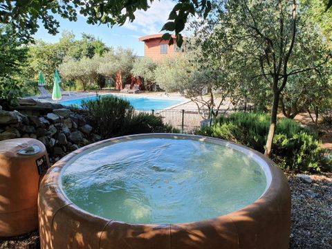 LODGE 2 personnes - Roulotte (Séjour Nuit d'Amour )  climatisée / Spa privatif et ambiance Romantique / 2 pers inclus