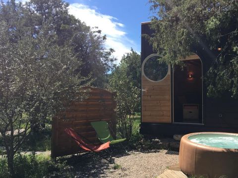 HÉBERGEMENT INSOLITE 2 personnes - Carré d'étoiles  climatise / avec petit déjeuner / 2 pers inclus / Spa privatif en option