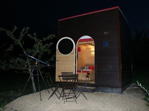 HÉBERGEMENT INSOLITE 2 personnes - Carré d'étoiles  climatise / avec petit déjeuner / 2 pers inclus / Spa privatif en option