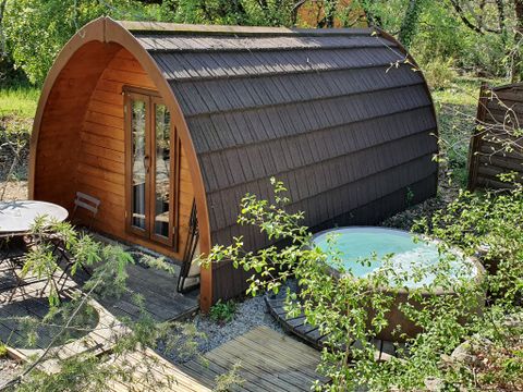 HÉBERGEMENT INSOLITE 2 personnes - Cabane Forestière climatisée ( avec petit déjeuner et Spa privatif accès illimité ) / 2 pers inclus