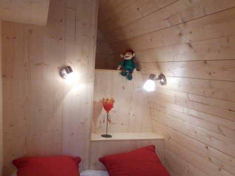HÉBERGEMENT INSOLITE 2 personnes - Cabane Forestière climatisée ( avec petit déjeuner et Spa privatif accès illimité ) / 2 pers inclus