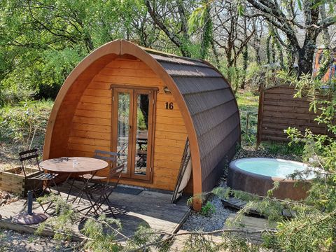 HÉBERGEMENT INSOLITE 2 personnes - Cabane Forestière climatisée ( avec petit déjeuner et Spa privatif accès illimité ) / 2 pers inclus