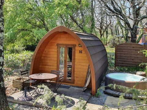 HÉBERGEMENT INSOLITE 2 personnes - Cabane Forestière climatisée ( avec petit déjeuner et Spa privatif accès illimité ) / 2 pers inclus