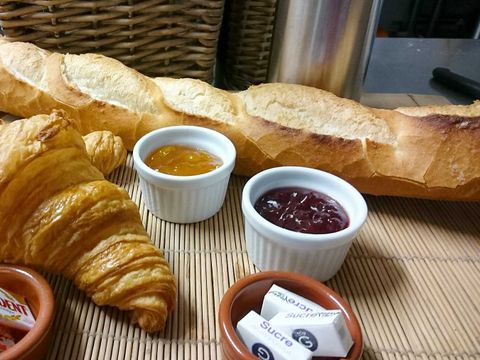 HÉBERGEMENT INSOLITE 2 personnes - Cabane Forestière climatisée ( avec petit déjeuner et Spa privatif accès illimité ) / 2 pers inclus