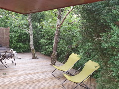 CHALET 5 personnes - Cabane de Sam climatisée ( petite maison de famille, spa privatif sur la terrasse ) / 5 pers inclus
