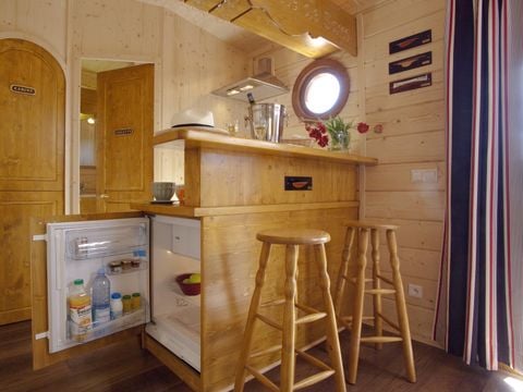 CHALET 6 personnes - Cabane de Sam climatisée ( petite maison de famille, spa privatif sur la terrasse ) / 5 pers inclus