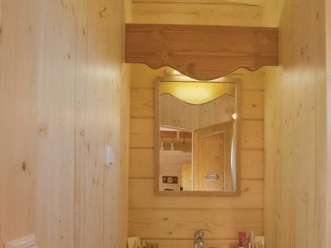 CHALET 5 personnes - Cabane de Sam climatisée ( petite maison de famille, spa privatif sur la terrasse ) / 5 pers inclus