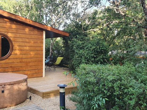 CHALET 5 personnes - Cabane de Sam climatisée ( petite maison de famille, spa privatif sur la terrasse ) / 5 pers inclus