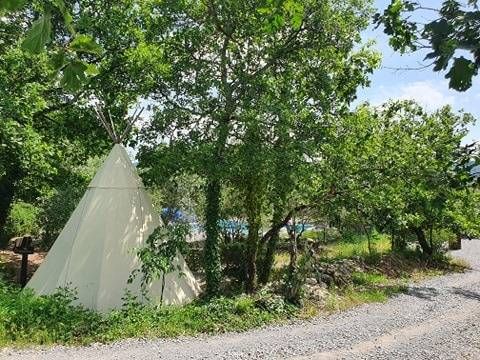 TENTE 2 personnes - TIPI LODGE 6 m² pour 2 pers avec petit déjeuner et Jacuzzi privatif en accès illimité