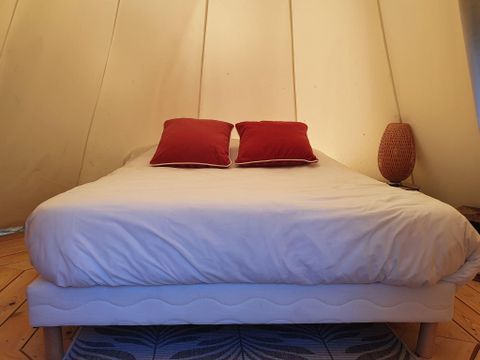 TENTE 2 personnes - TIPI LODGE 6 m² pour 2 pers avec petit déjeuner et Jacuzzi privatif en accès illimité