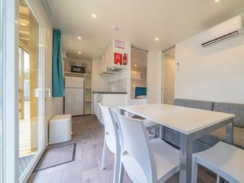 MOBILHOME 4 personnes - Premium | 2 Ch. | 4 Pers. | Terrasse surélevée | Clim. | TV