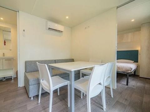 MOBILHOME 4 personnes - Premium | 2 Ch. | 4 Pers. | Terrasse surélevée | Clim. | TV