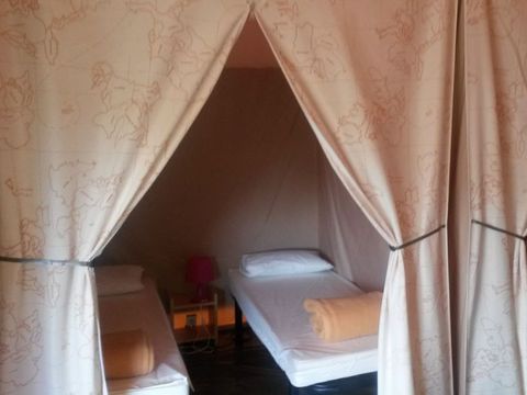 Tente en toile et en bois 5 personnes - INSOLITE LODGE sans sanitaires