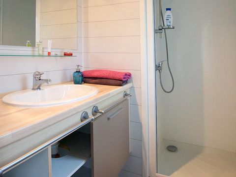 MOBILHOME 5 personnes - STANDARD 29m² - 2 chambres + terrasse couverte