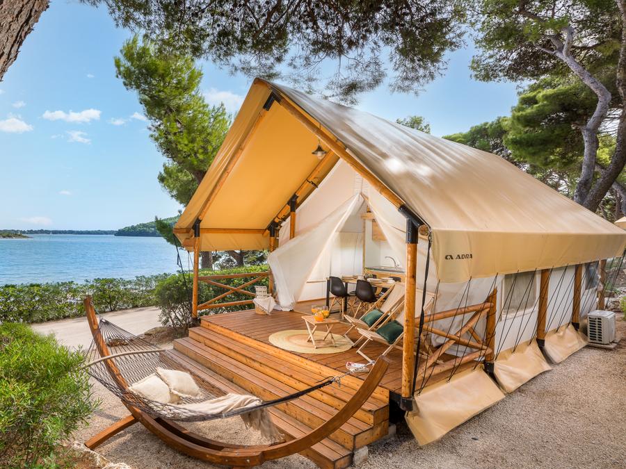 Arena One99 Glamping, 4*