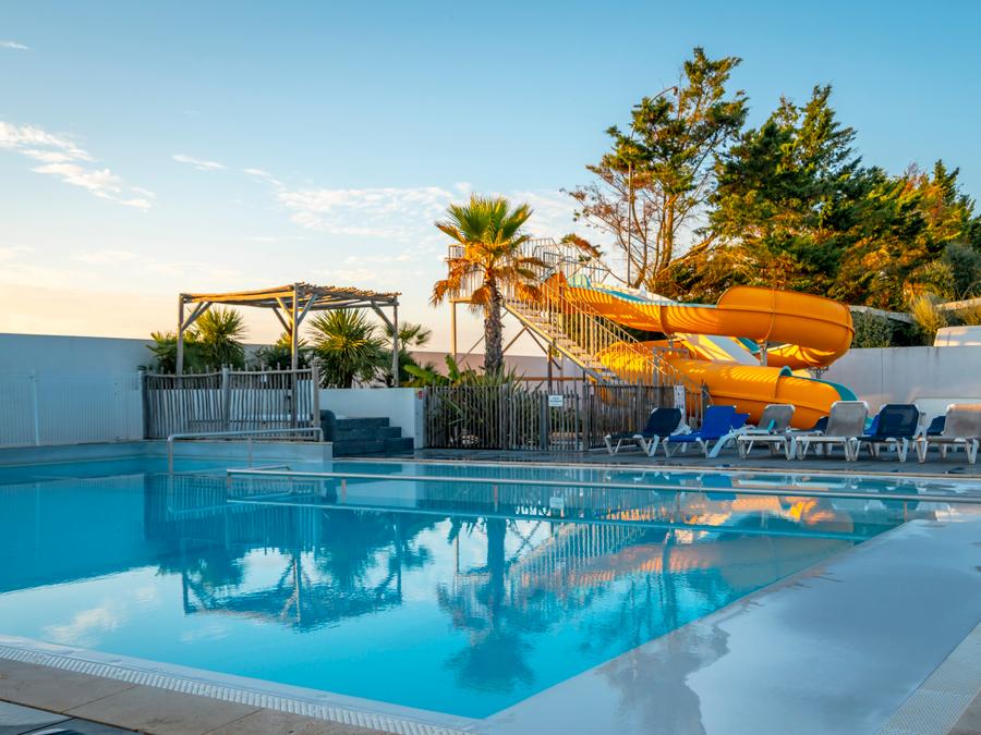 Camping Paradis Au port de l'houmeau., 4*