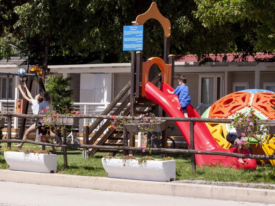 Italie - Région des Lacs (Italie) - Lac de Garde - Villaggio Turistico Maderno, 3*