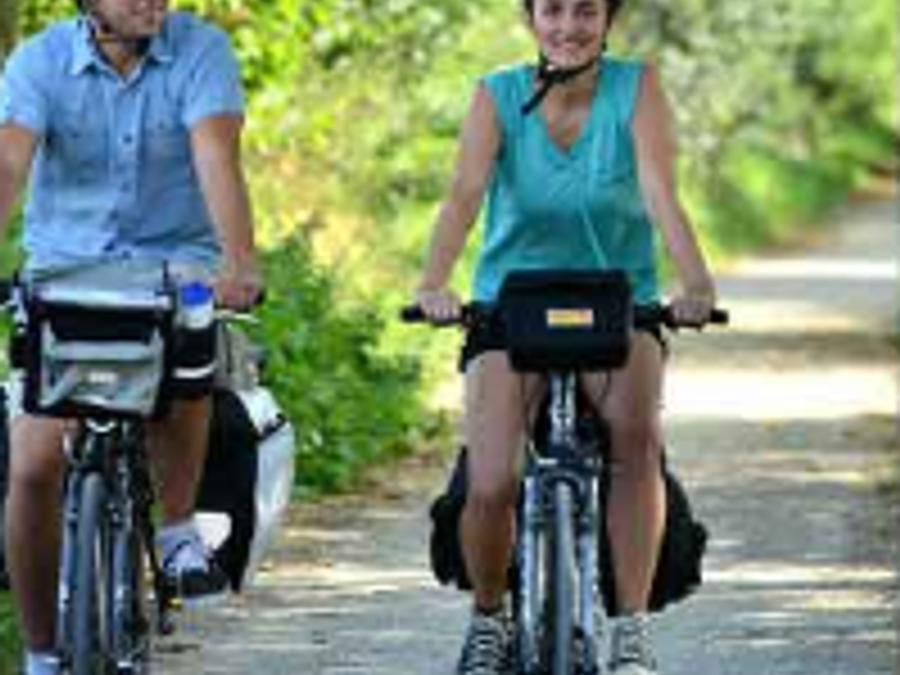 France - Camping Le Lac des Varennes, 3*
