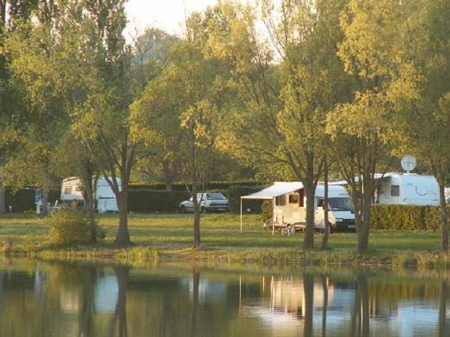 France - Camping Le Lac des Varennes, 3*