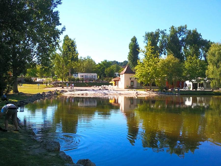 Camping pêche les Etangs de Plessac, 4*