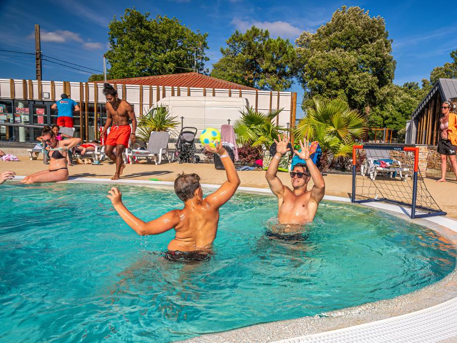 Camping Riez à la vie, 4* - 30