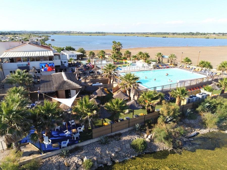 Camping Bleu Marine.