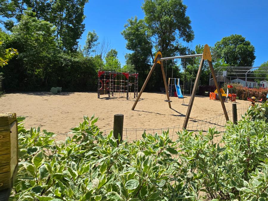 Camping Les Mancellieres, 4* - 8