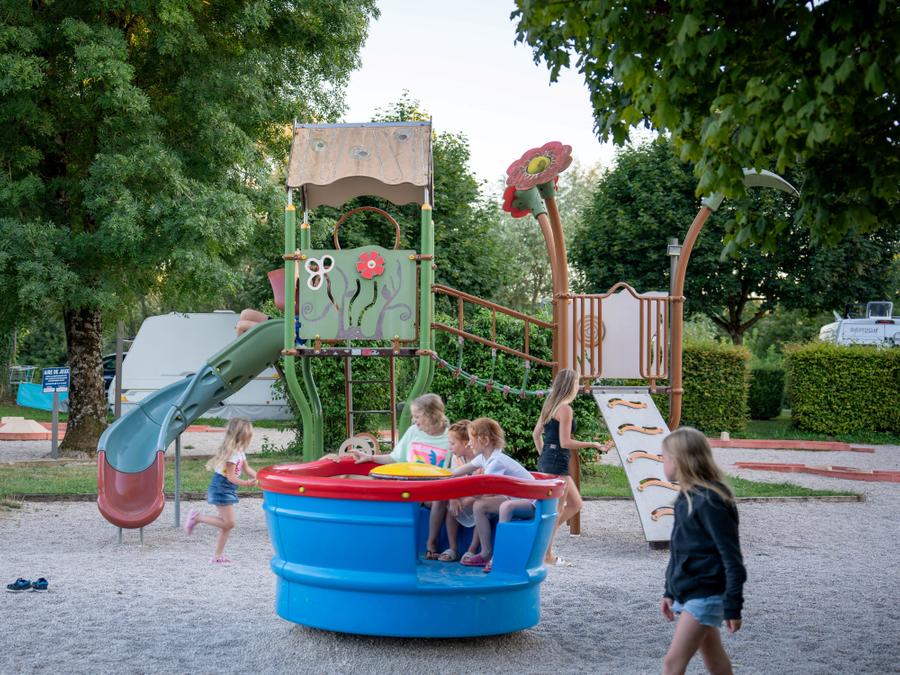 Camping Les Bords de Loue, 3* - 107