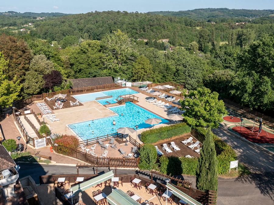 Camping Romanée - Les Grottes De Roffy