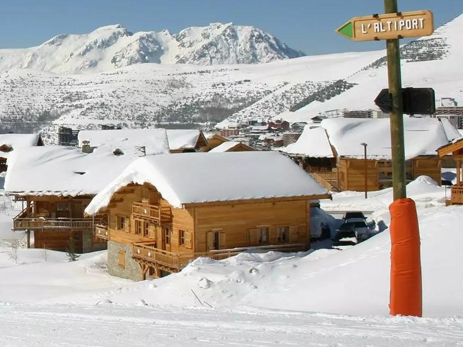 Madame Vacances - La Résidence Les Chalets de L'Altiport, 3*