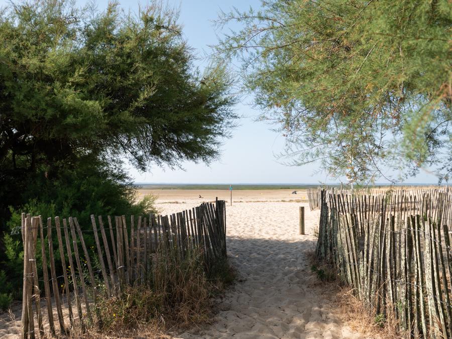 France - Routes du Monde - Camping de La Hume, 2*