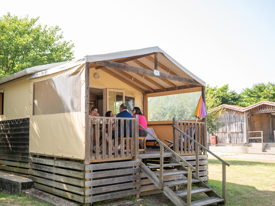 France - Routes du Monde - Camping de La Hume, 2*