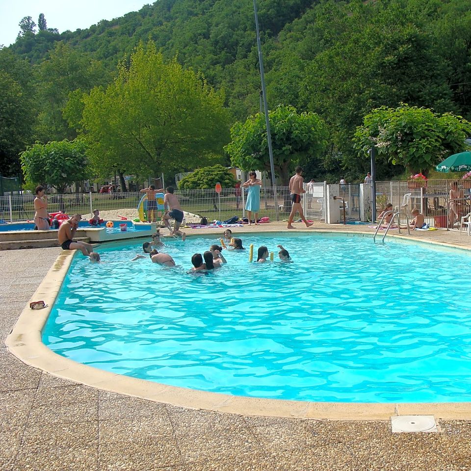 Heated outdoor swimming pool photo 2