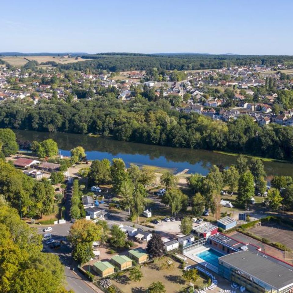 Where is Camping des Halles located? photo 4