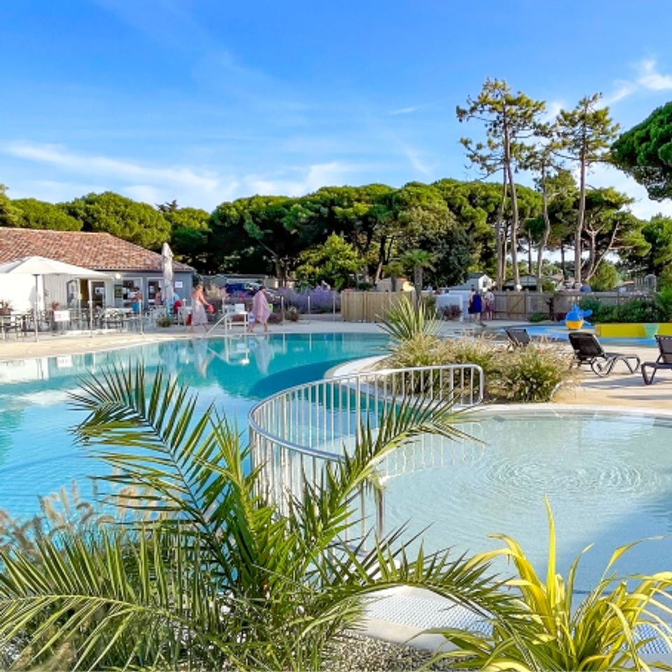 Where is Camping Le Suroit located? - Photo 2