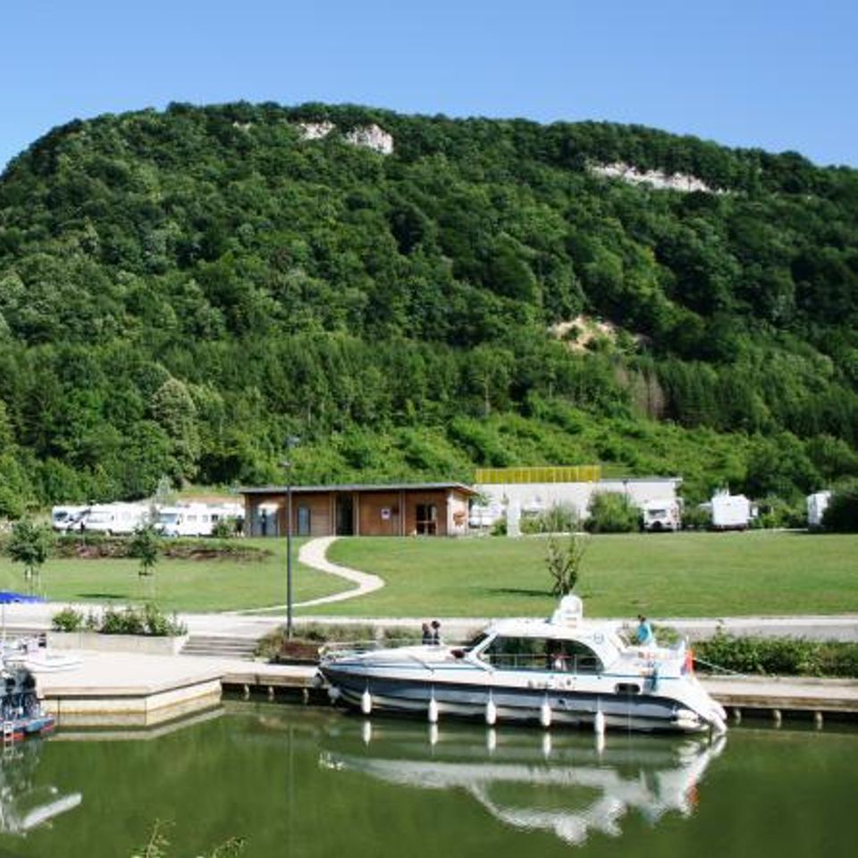 Camping Le Domaine d'Aucroix photo 2
