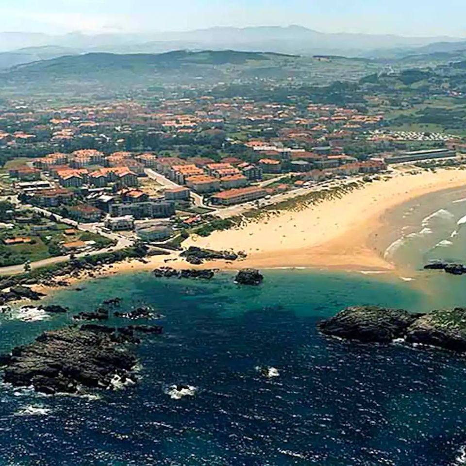 Where is the Playa de Ris campsite located? - Photo 3