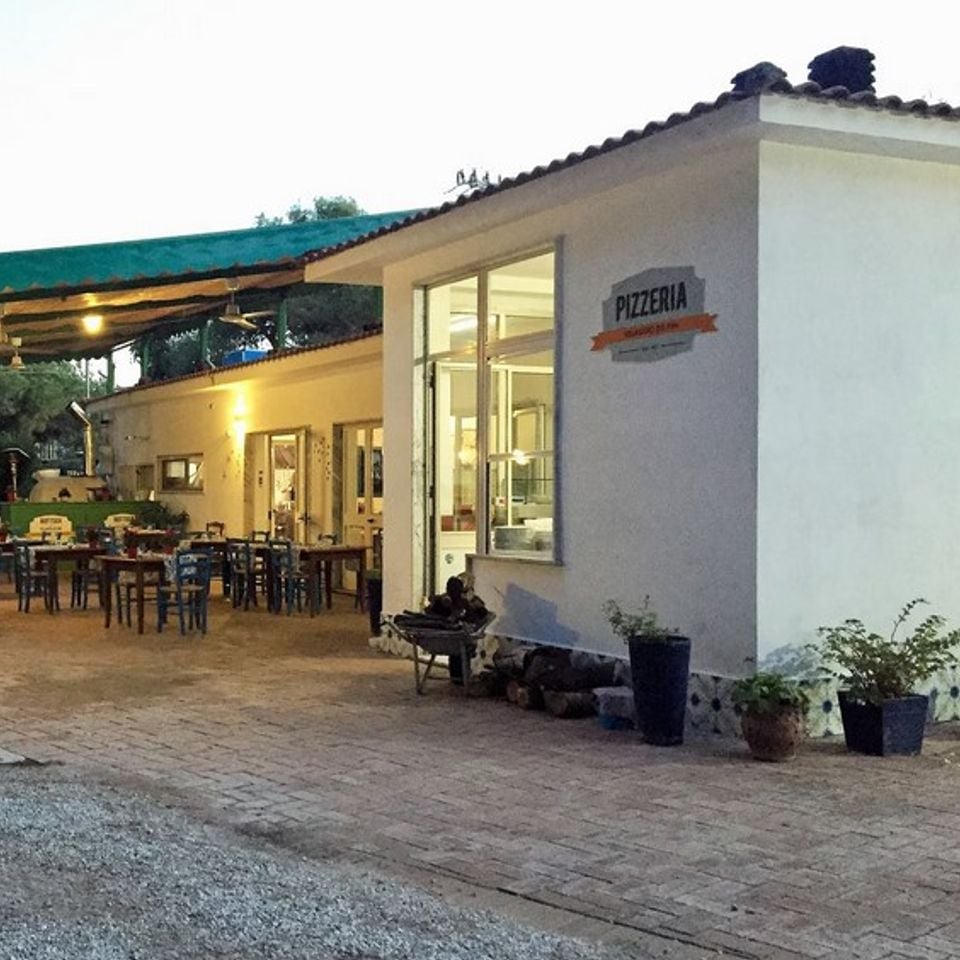 Where is Camping Villagio dei Pini located? - Photo 3