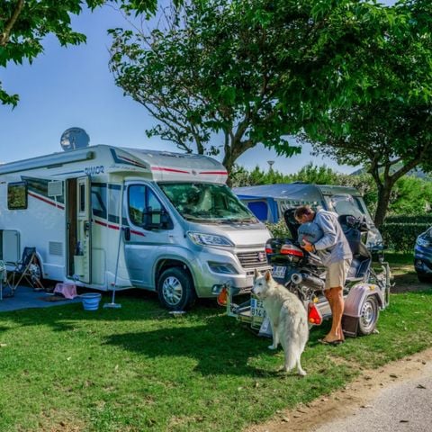 Kampeerplaats - Standplaats : camper + elektriciteit + water