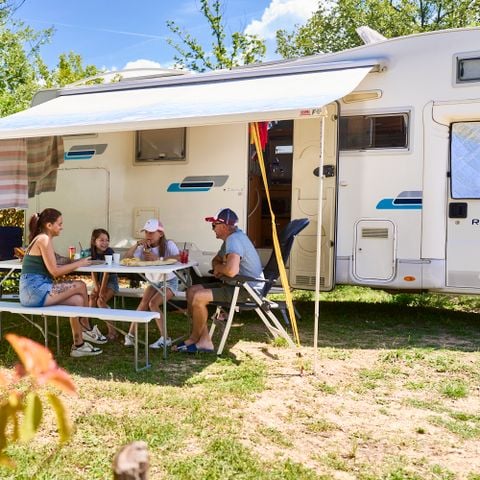Kampeerplaats - Standplaats : camper + elektriciteit + water