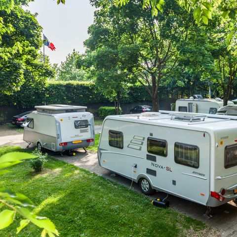 STAANPLAATS - PLAATS A (caravan / camper)