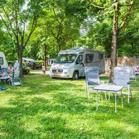 Kampeerplaats - LOCATIE (Tent + auto of minibus)