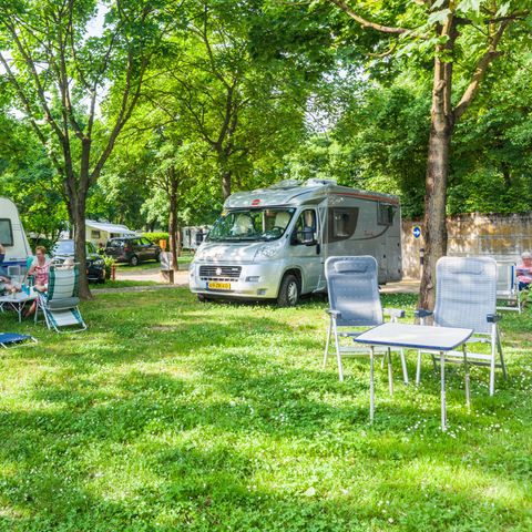 Pitch - LOCATION (Tent + car or Minivan)