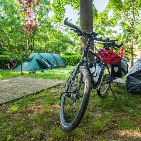 STAANPLAATS - LOCATIE (Tent + fiets + 1 persoon)