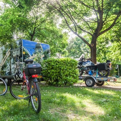 Pitch - LOCATION (Tent + bike + 1 person)