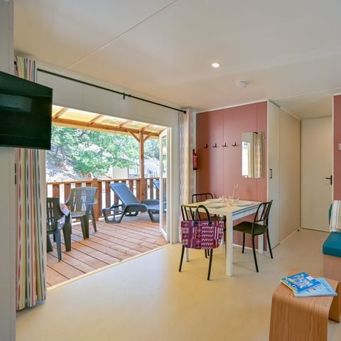 BUNGALOW 6 personnes - Mobil-home | Comfort XL | 2 Ch. | 4/6 Pers. | Terrasse surélevée | Clim. | TV