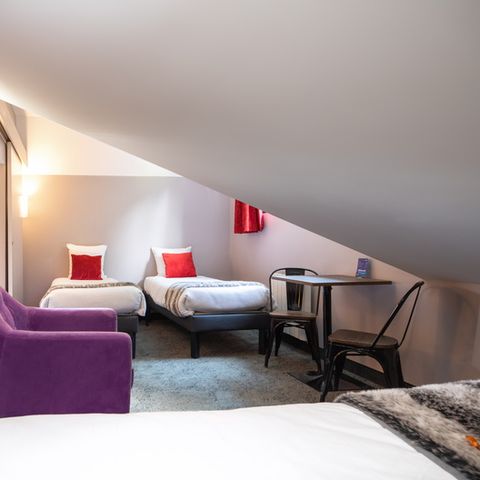 Hotelkamer 2 personen - Twin kamer met standaard bed fauteuil