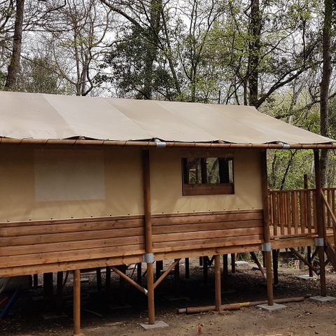 Tente en toile et en bois 6 personnes - Paillote sur pilotis